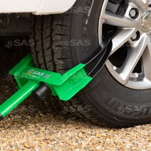 Wheel clamp on wheel from side
