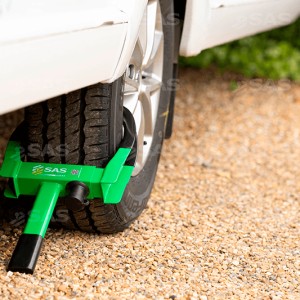 Wheel clamp on wheel from behind